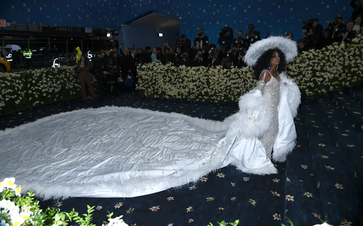 May-5-2025-New-York-Ny-United-States-Diana-Ross-attends-the-2025-Met-Gala-Celebrating-Superfine-Tailoring-Black-Style-at-Metropolitan-Museum-of-Art-in-New-York-May-5-2025