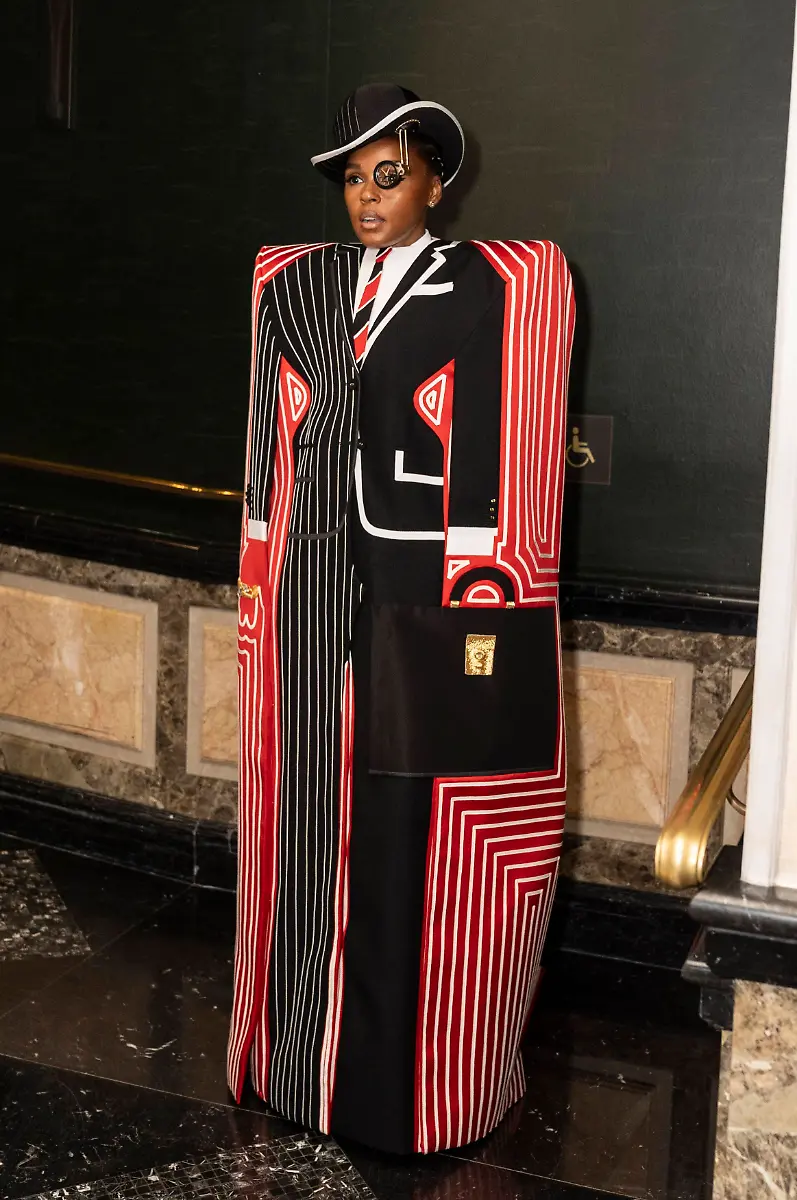 May-5-2025-New-York-New-York-USA-New-York-May-5-2025-Janelle-Monae-wearing-dress-by-Thom-Browne-departs-The-Pierre-A-Taj-Hotel-in-route-to-attend-2025-Met-Gala-Celebrating-Superfine-Tailoring-Black-Style-New-York-USA-ZUMAr339-20250505-znp-r339-197-Copyright-xLevxRadinx