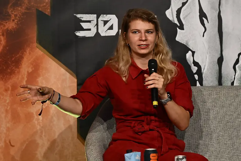 Astronautin-Rabea-Rogge-auf-dem-Wacken-Open-Air-Festival-W-O-A-2025-Astronaut-Rabea-Rogge-at-the-Wacken-Open-Air-Festival-W-O-A-2025-snapshot-photography-R