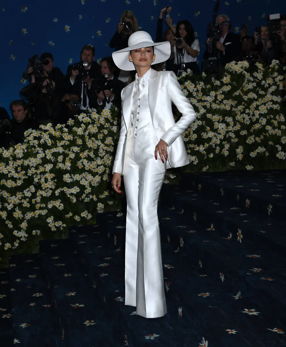 May-5-2025-New-York-Ny-United-States-Zendaya-attends-the-2025-Met-Gala-Celebrating-Superfine-Tailoring-Black-Style-at-Metropolitan-Museum-of-Art-in-New-York-May-5-2025