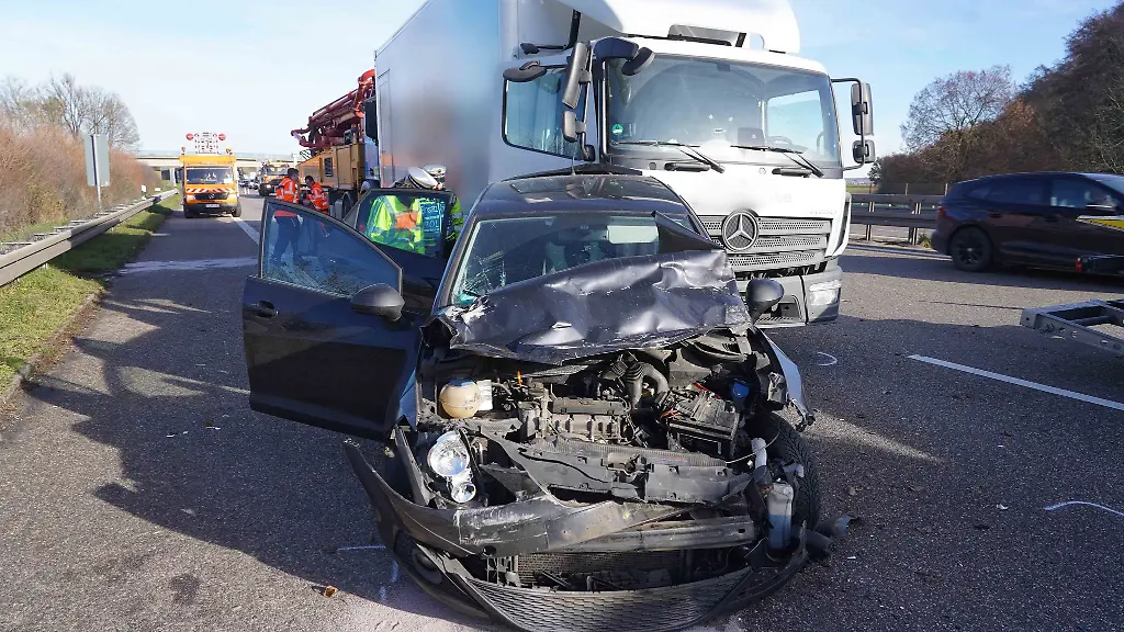 Die-A81-ist-nach-einem-Unfall-gesperrt-worden