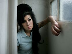Nachlass unrechtmäßig verhökert?: Vater von Amy Winehouse verklagt ihre Freundinnen