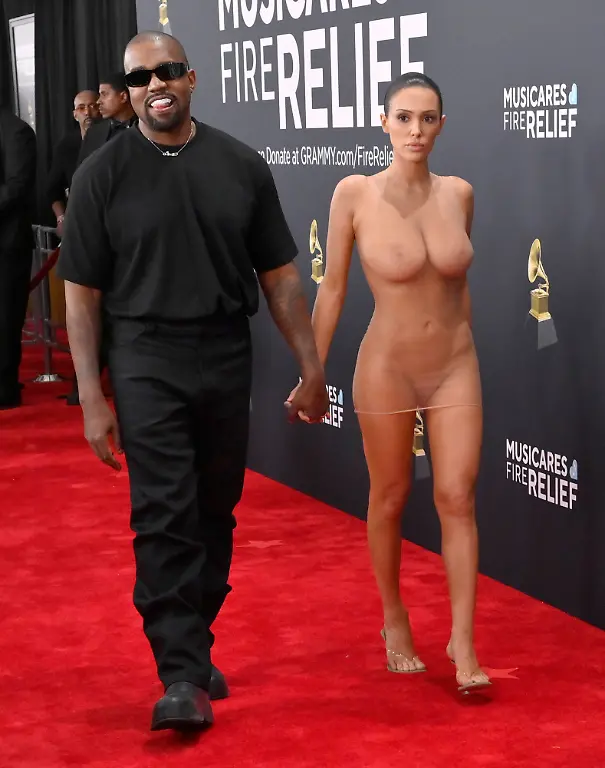 Bilder-des-Jahres-2025-Entertainment-02-Februar-Entertainment-Themen-der-Woche-KW05-Entertainment-Bilder-des-Tages-Kanye-West-and-Bianca-Censori-arrive-for-the-67th-Annual-Grammy-Awards-at-Crypto-com-Arena-in-Los-Angeles-on-February-2-2025-The-awards-ceremony-will-honor-the-best-recordings-compositions-and-artists-from-September-16-2023-to-August-30-2024-as-chosen-by-the-members-of-the-Recording-Academy