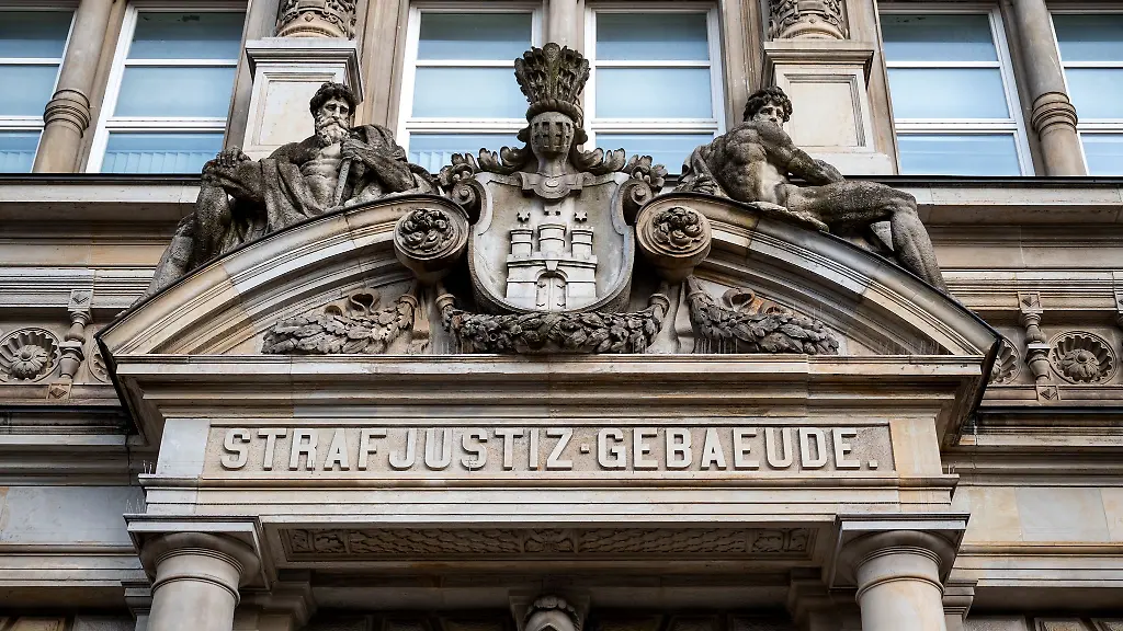 Weil-er-im-Streit-in-einer-Kleingartenanlage-einen-Bekannten-mit-einem-Messer-toedlich-verletzt-hatte-muss-ein-42-jaehriger-Deutscher-fuer-fuenf-Jahre-und-acht-Monate-ins-Gefaengnis