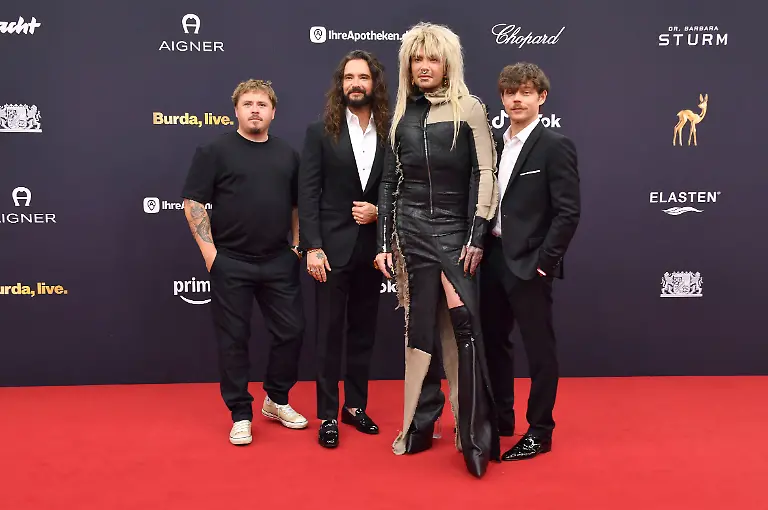 Gustav-Schaefer-Tom-Kaulitz-Bill-Kaulitz-und-Georg-Listing-von-Tokio-Hotel-bei-der-77-Bambi-Verleihung-2025-in-den-Bavaria-Filmstudios-Muenchen-13-11-2025-Gustav-Schaefer-Tom-Kaulitz-Bill-Kaulitz-and-Georg-Listing-from-Tokio-Hotel-at-the-77-Bambi-Awards-2025-in-the-Bavaria-Filmstudios-Munich-13-11-2025-Foto-xB