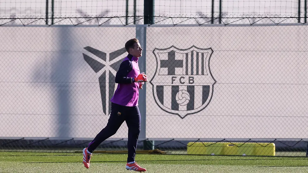 December-8-2025-Sant-Joan-Despi-Barcelona-SPAIN-Marc-Andre-ter-Stegen-during-the-training-day-of-FC-Barcelona-Barca-ahead-UEFA-Champions-League-2025-26-football-match-against-Eintracht-FrancfortAa-Aa-at-Ciutat-Esportiva-Joan-Gamper-on-December-08-2025-in-Sant-Joan-Despi-Barcelona-Spain