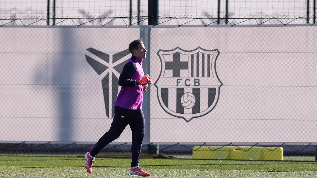 December-8-2025-Sant-Joan-Despi-Barcelona-SPAIN-Marc-Andre-ter-Stegen-during-the-training-day-of-FC-Barcelona-Barca-ahead-UEFA-Champions-League-2025-26-football-match-against-Eintracht-FrancfortAa-Aa-at-Ciutat-Esportiva-Joan-Gamper-on-December-08-2025-in-Sant-Joan-Despi-Barcelona-Spain