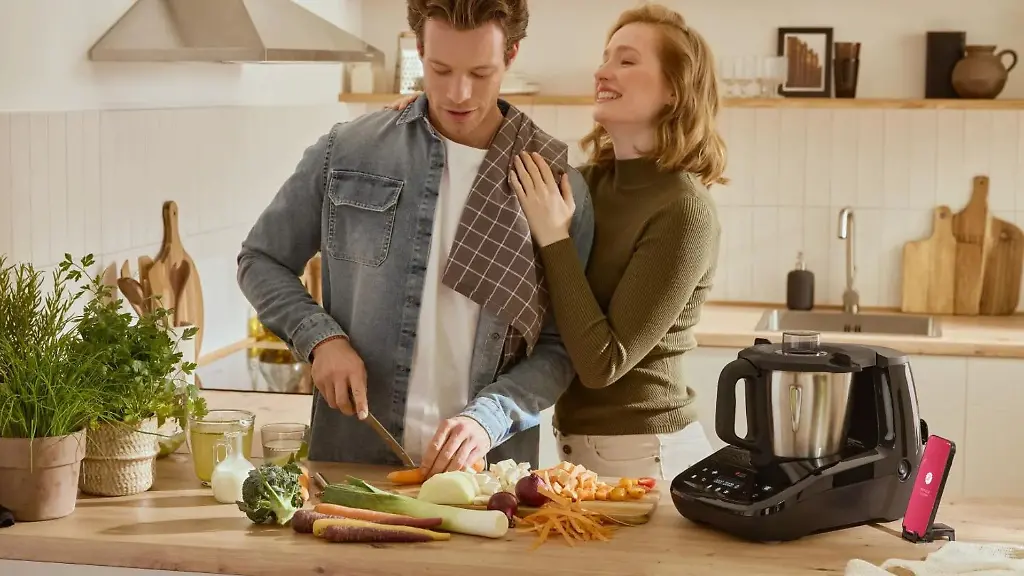 Der-neue-Monsieur-Cuisine-Compact-soll-ab-15-Dezember-fuer-199-Euro-bei-Lidl-erhaeltlich-sein-kompakt-mit-Kochfunktion-und-Fokus-auf-kleine-Haushalte