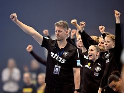 DHB-Frauen mit Hand an Medaille: Deutscher Handball-Triumphzug führt ins WM-Halbfinale