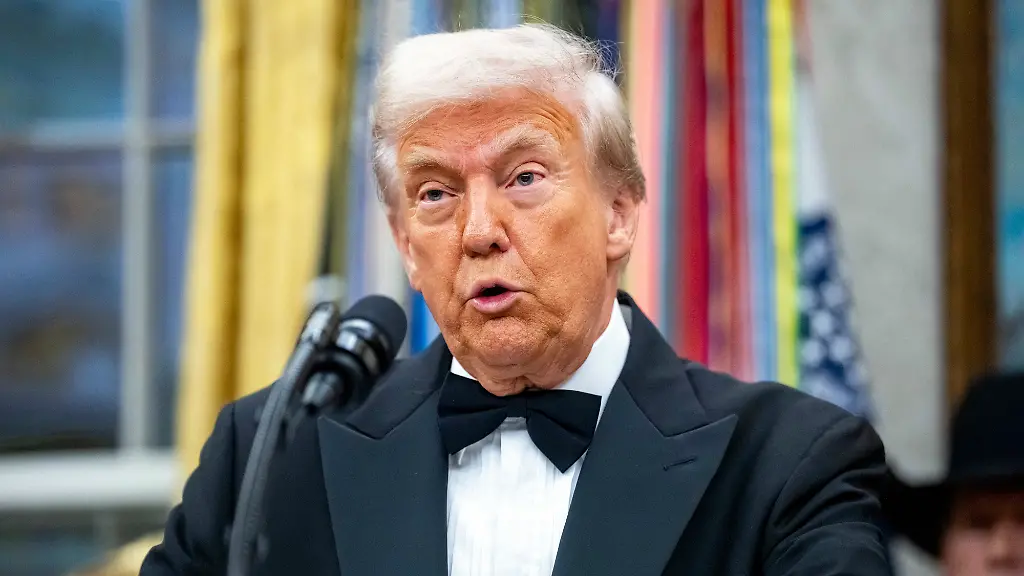 President-Donald-Trump-speaks-before-awarding-the-2025-Kennedy-Center-Honorees-with-their-medallions-during-a-presentation-ceremony-in-the-Oval-Office-of-the-White-House-in-Washington-DC-on-Saturday-December-6-2025-The-honorees-this-year-include-country-music-artist-George-Straight-actor-Sylvester-Stallone-members-of-the-rock-band-Kiss-actor-Michael-Crawford-and-singer-Gloria-Gaynor