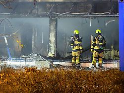 Hamburg & Schleswig-Holstein: Feuer in Pinneberger Gewerbegebiet - sechsstelliger Schaden