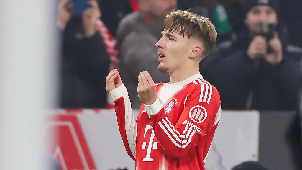Lennart-Karl-FC-Bayern-Muenchen-bejubelt-seinen-Treffer-zum-2-1-UEFA-Champions-League-2025-26-League-Phase-MD6-FC-Bayern-Muenchen-v-Sporting-Clube-de-Portugal-Football-Arena-Munich-am-09-December-2025-in-Muenchen-Deutschland-Foto-von-Marco-Steinbrenner-DeFodi-Images-Lennart-Karl-FC-Bayern-Muenchen-celebrates-after-scoring-his-teams-second-goal-UEFA-Champions-League-2025-26-League-Phase-MD6-FC-Bayern-Muenchen-v-Sporting-Clube-de-Portugal-Football-Arena-Munich-December-9-2025-in-Munich-Germany
