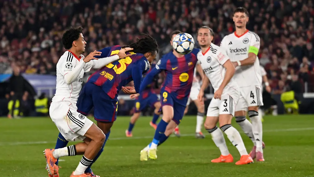 Barcelona-Camp-Nou-09-12-25-ESP-Herren-UEFA-Champions-Leaugue-Saison-2025-2026-FC-Barcelona-Eintracht-Frankfurt-Bild-Jules-KOUNDE-Barcelona-macht-das-Tor-zum-1-1-UEFA-regulations-prohibit-any-use-of-photographs-as-image-sequences-and-or-quasi-video