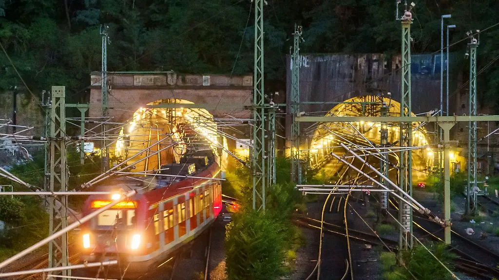 Zum-Fahrplanwechsel-spricht-der-Zweckverband-von-neuen-Angeboten-sowie-mehr-Sitzplaetzen-am-Mittelrhein