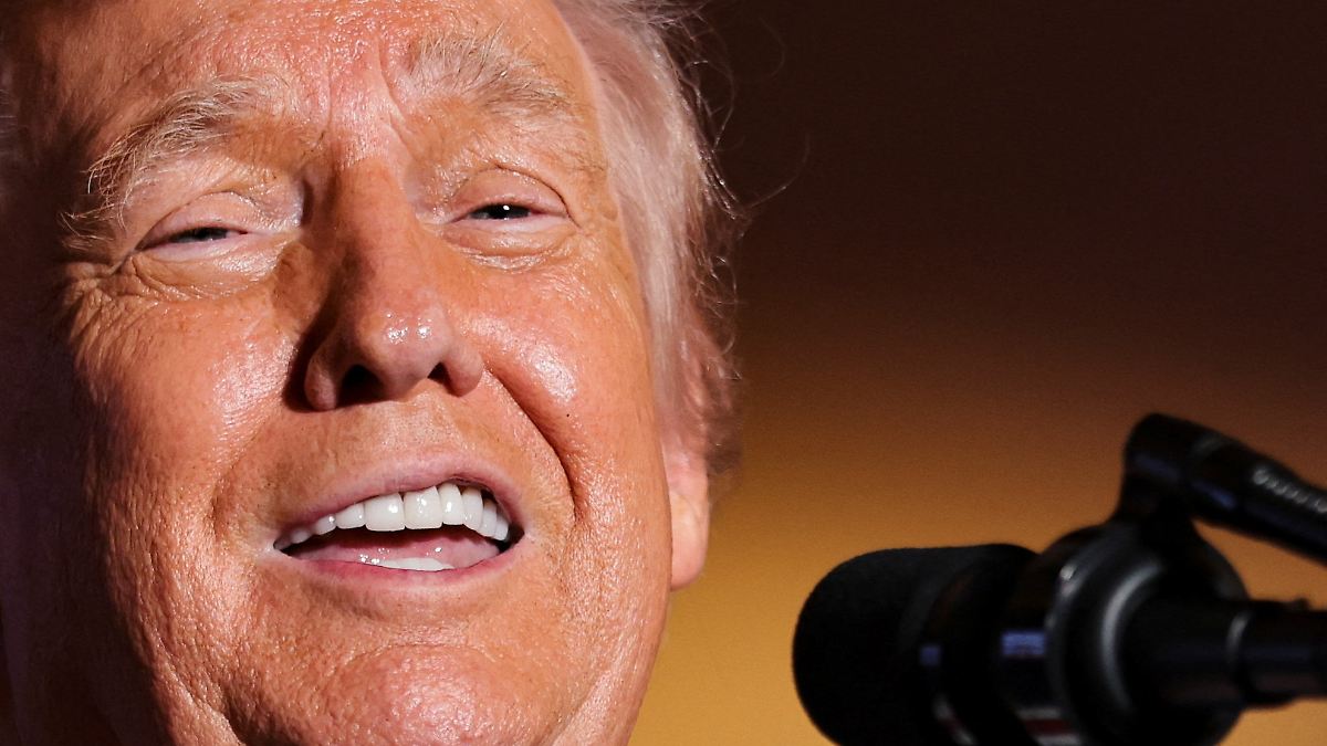 Bei-Auftritt-vor-MAGA-Anh-ngern-Trump-sorgt-sich-um-unser-sch-nes-Europa-