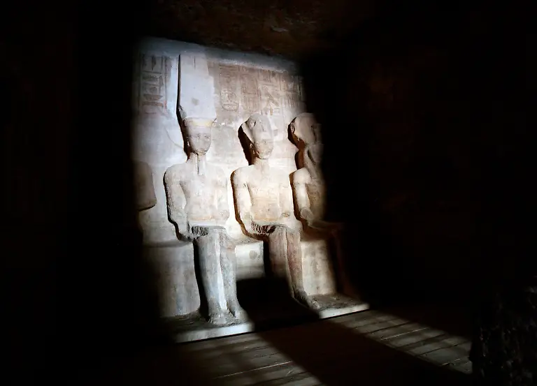 2009-02-22T120000Z-1655760607-GM1E52M13Q001-RTRMADP-3-EGYPT