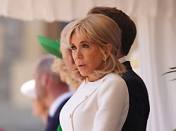 Nach Störaktion bei Auftritt: Brigitte Macron beleidigt Aktivistinnen als "dreckige Idiotinnen"
