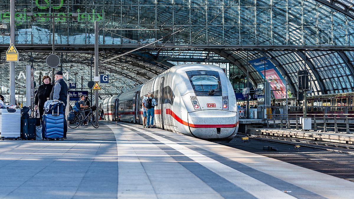 Neuer-Fahrplan-ab-Sonntag-Deutsche-Bahn-setzt-auf-mehr-halbst-ndliche-ICEs
