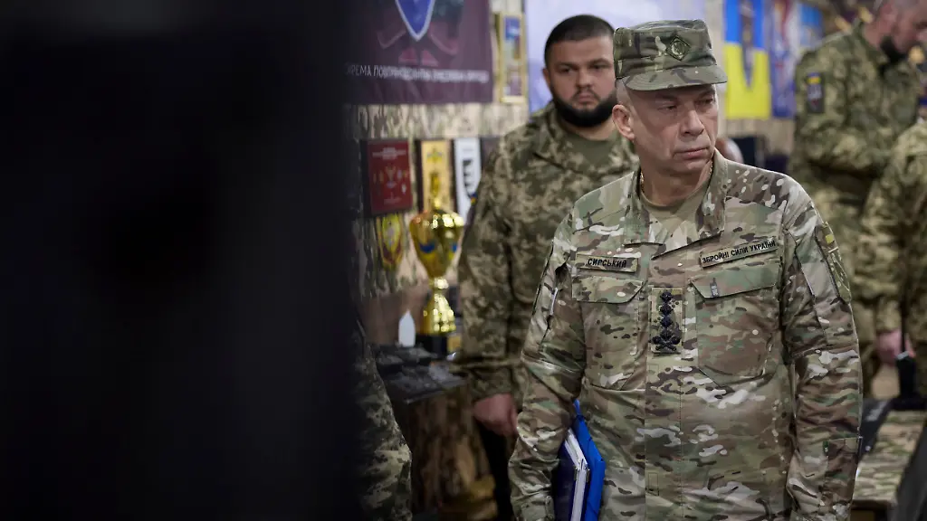 November-4-2025-Pokrovsk-Donetsk-Oblast-Ukraine-Ukrainian-Armed-Forces-Commander-General-Oleksandr-Syrskyi-listens-to-a-briefing-on-the-defensive-operations-in-the-Dobropillia-sector-November-4-2025-near-Pokrovsk-Donetsk-Ukraine