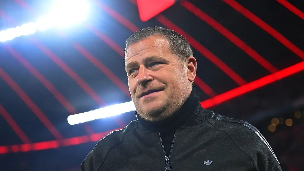 Max-EBERL-Sportvorstand-FC-Bayern-Muenchen-Einzelbild-angeschnittenes-Einzelmotiv-Portraet-Portrait-Portraet-Fussball-Champions-League-Saison-2025-26-Ligaphase-FC-Bayern-Muenchen-Sporting-CP-3-1-am-09-12-2025