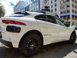 Ungewöhnliche Geburt in den USA: Niemand am Steuer: Frau bringt Kind in Robotaxi zur Welt