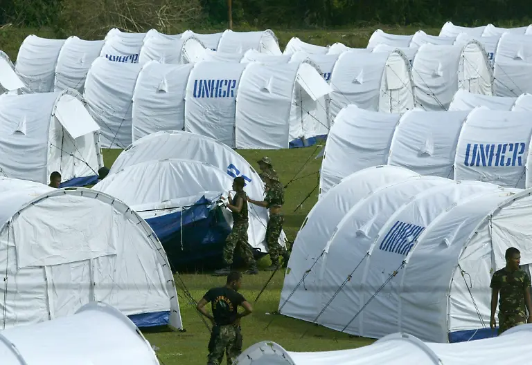 Indonesian-soldiers-build-UNHCR-tents-for-displaced-people-in-Meulaboh-on-Saturday-22-January-2005-The-United-Nations-appealed-to-Indonesia-on-Thursday-to-lift-its-March-deadline-on-foreign-military-relief-operations-in-the-Aceh-province-Indonesia-was-the-hardest-hit-country-by-the-26-December-2004-tsunami-with-an-estimated-387-000-people-left-homeless-in-the-devastated-province-of-of-Aceh