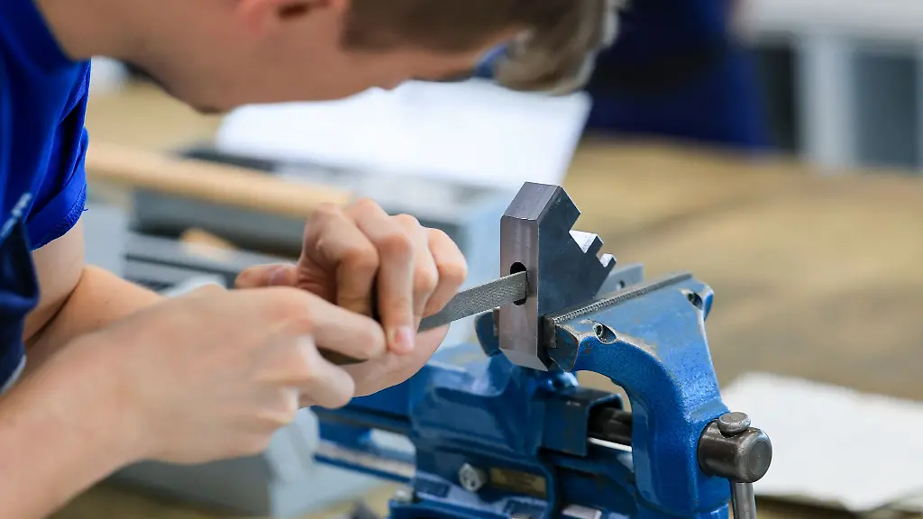 Nach-Ansicht-der-DGB-Jugend-sollten-Unternehmen-bei-Bewerbungen-um-eine-Lehrstelle-nicht-zu-waehlerisch-sein