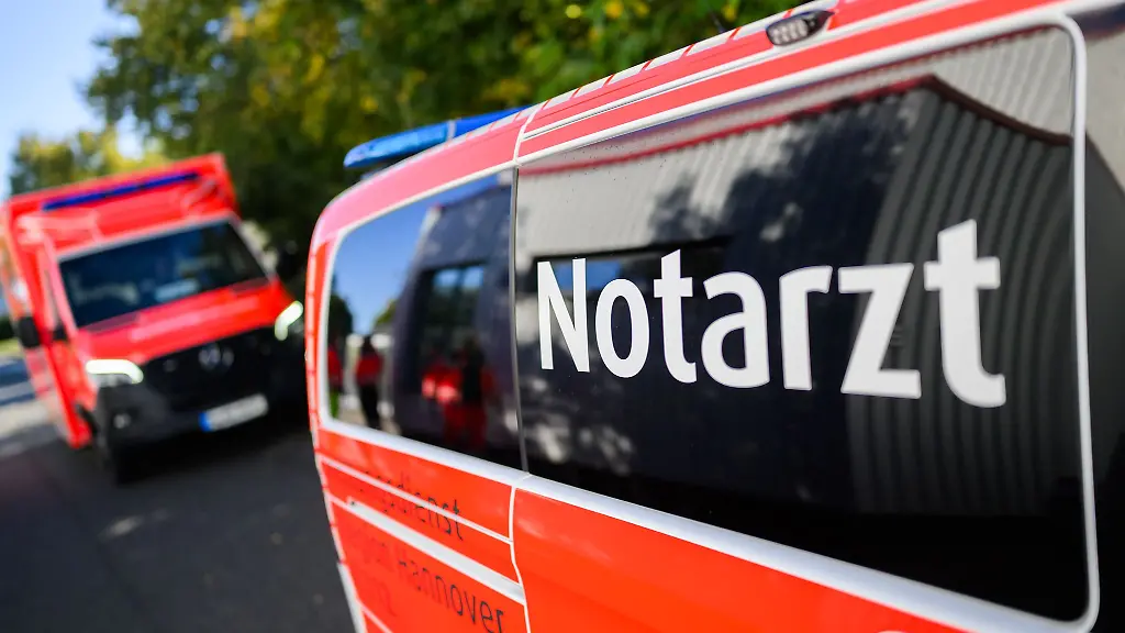 Rettungskraefte-brachten-den-Zehnjaehrigen-mit-schweren-Verletzungen-in-ein-Krankenhaus