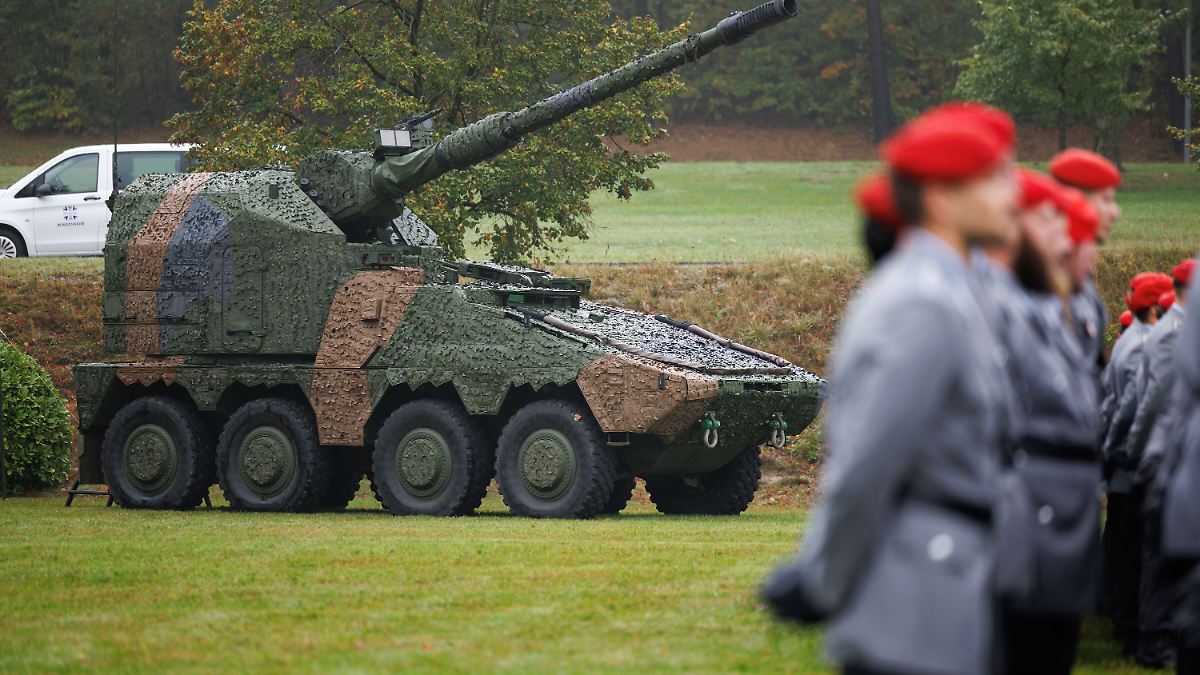 Neuartiges-Artilleriesystem-Deutschland-soll-Gro-bestellung-von-RCH-155-Radhaubitzen-planen