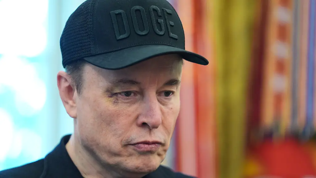 Elon-Musk-attends-a-news-conference-with-President-Donald-Trump-in-the-Oval-Office-of-the-White-House-Friday-May-30-2025-in-Washington