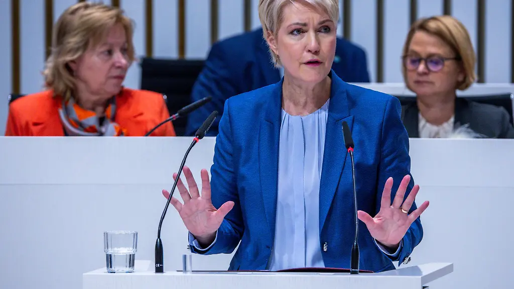 Mecklenburg-Vorpommern-wird-nach-Angaben-von-Ministerpraesidentin-Manuela-Schwesig-SPD-im-Bundesrat-dem-Rentenpaket-des-Bundes-zustimmen