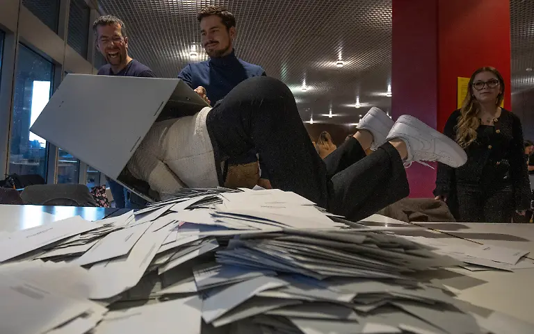 GERMANY-BONN-FEBRUARY-23-Election-workers-in-the-city-s-election-office-empty-the-ballot-boxes-with-the-ballot-envelopes-on-February-23-2025-in-Bonn-Germany
