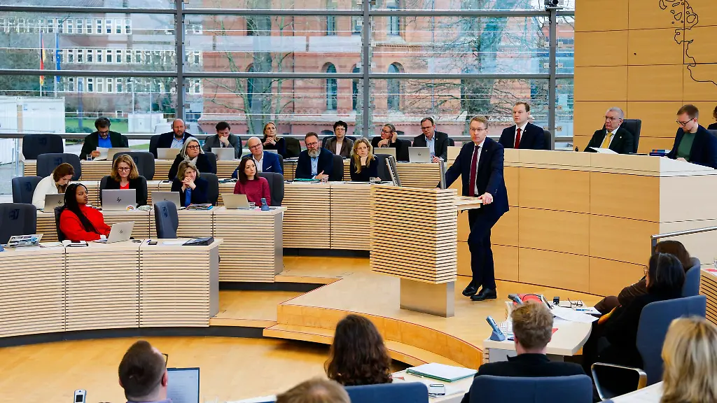 Der-Landtag-beraet-ueber-den-Haushalt-fuer-2026