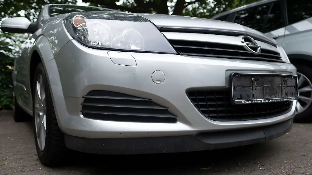 Der-Diebstahl-von-Kfz-Kennzeichen-muss-umgehend-bei-Polizei-und-Versicherung-gemeldet-werden-Nur-so-ist-eine-schnelle-Neuausstellung-moeglich