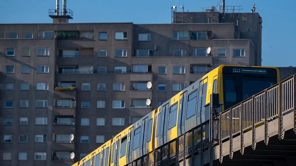 Auf-der-U3-will-die-BVG-ab-Sonntag-laengere-Zuege-einsetzen