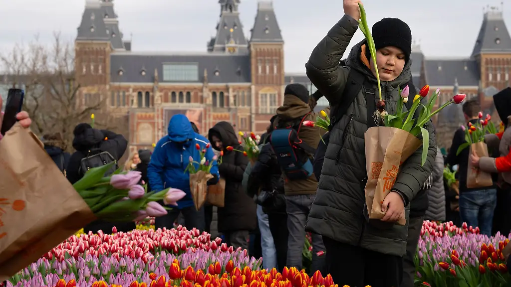Eine-neue-Zuglinie-verbindet-ab-Maerz-2026-Hamburg-und-Amsterdam-Symbolbild