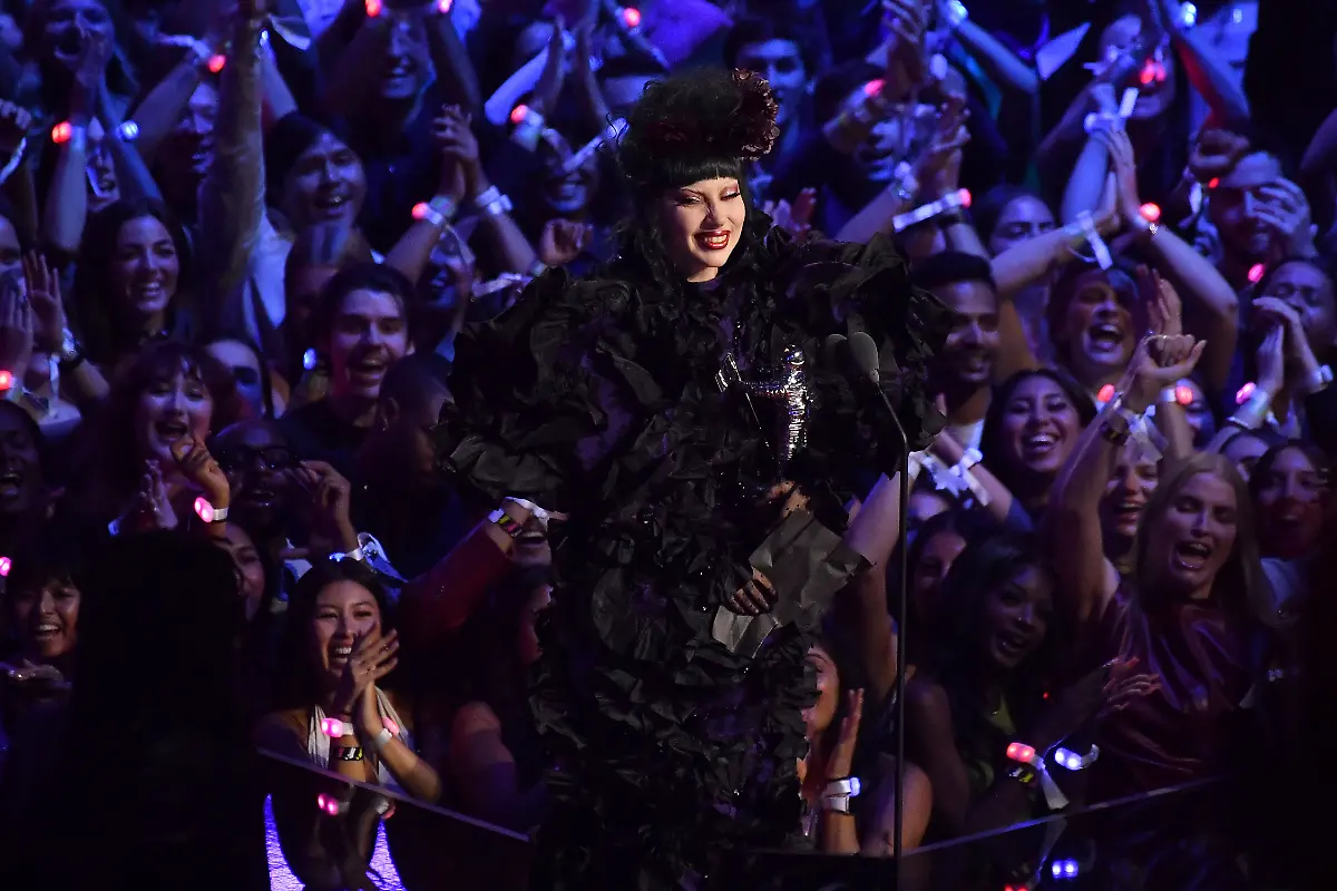 MTV-Video-Music-Awards-2025-Show-Lady-Gaga-receives-MTV-s-VMA-for-Artist-of-the-Year-onstage-during-the-2025-MTV-Video-Music-Awards-at-UBS-Arena-on-September-07-2025-in-Elmont-New-York