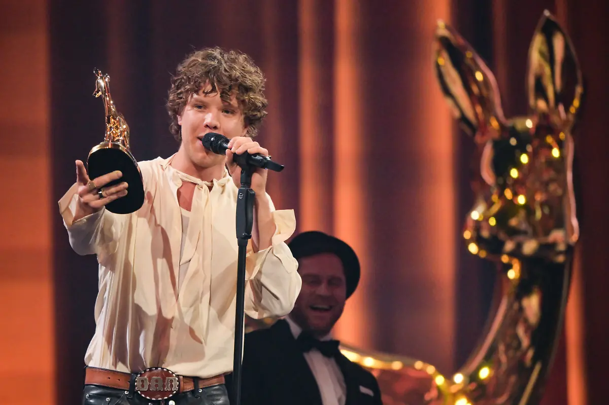 Bambi-Verleihung-Bavaria-Film-Gelaende-Zartmann-erhaelt-einen-BAMBI-in-der-Publikums-Kategorie-Musikact-des-Jahres-waehrend-der-77-Bambi-Verleihung-in-den-Bavaria-Filmstudios