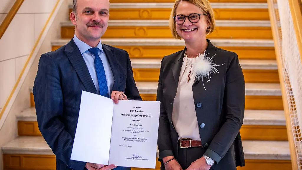Silvio-Witt-tritt-am-1-Januar-2026-das-Amt-des-Buergerbeauftragten-Mecklenburg-Vorpommerns-an-Die-Ernennungsurkunde-hat-er-schon