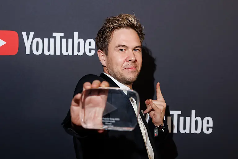 Oimara-Beni-Hafner-beim-YouTube-Music-Award-Dinner-2025-im-Grill-Royal-Restaurant-am-25-11-2025-in-Berlin