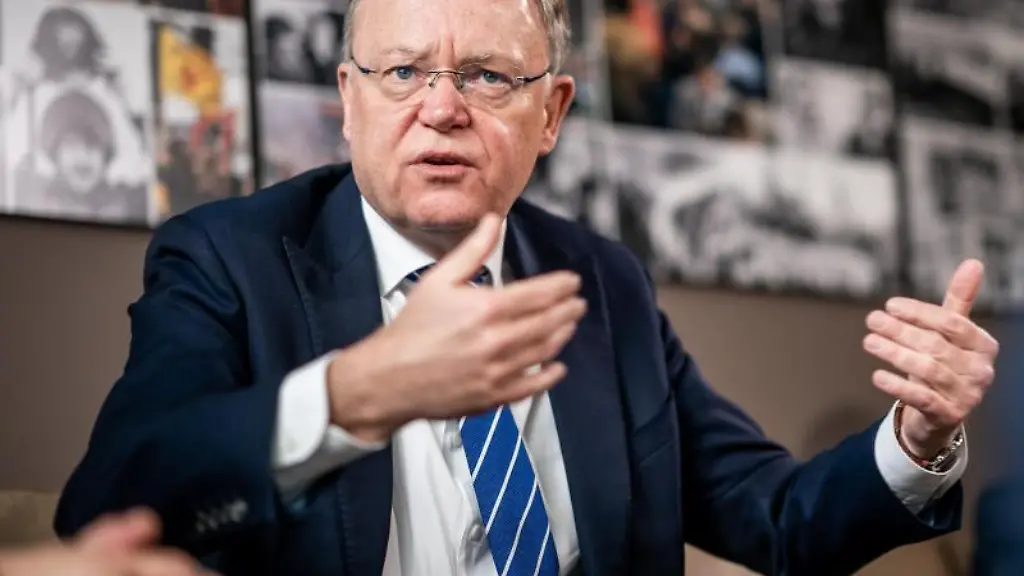 Stephan-Weil-SPD-Ministerpraesident-von-Niedersachsen-spricht