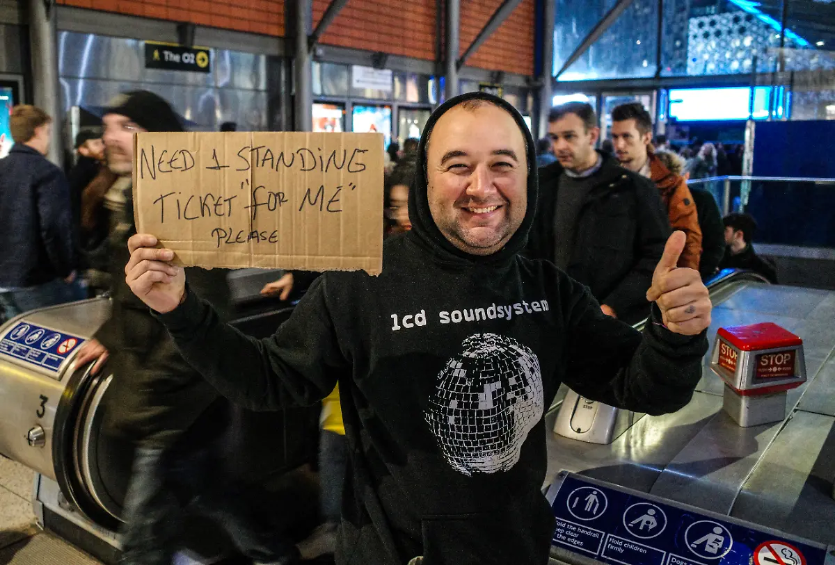 LONDON-ENGLAND-NOVEMBER-25-A-fan-appeals-for-a-ticket-outside-the-stadium-ahead-of-Radiohead-s-final-night-in-London-at-The-O2-Arena-on-November-25-2025-in-London-England