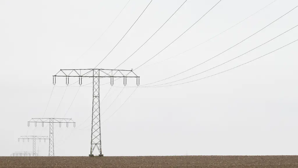 Windpark-Jacobsdorf-im-Nebel-Brandenburg-10-12