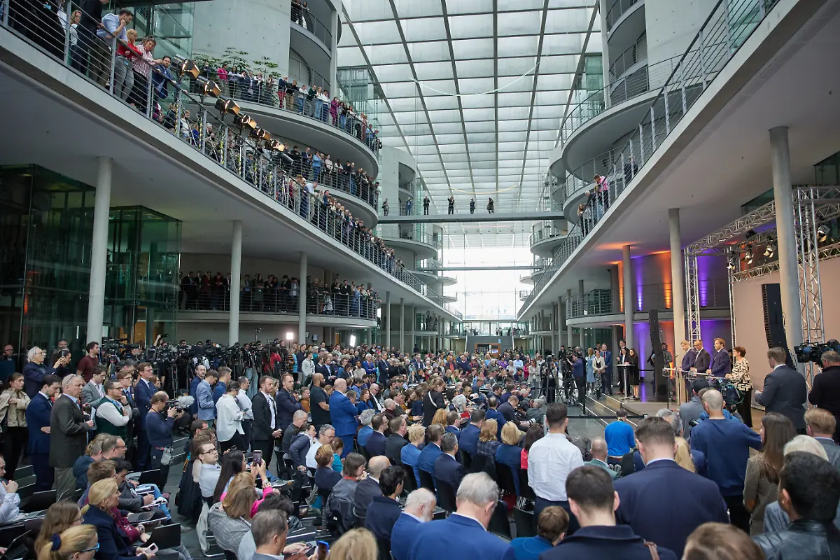Markus-Soeder-l-r-CSU-Ministerpraesident-Bayern-Friedrich-Merz-CDU-Bundesvorsitzender-Lars-Klingbeil-SPD-Bundesvorsitzender-und-Saskia-Esken-SPD-Bundesvorsitzende-stellen-im-Rahmen-einer-Pressekonferenz-den-gemeinsamen-Koalitionsvertrag-vor