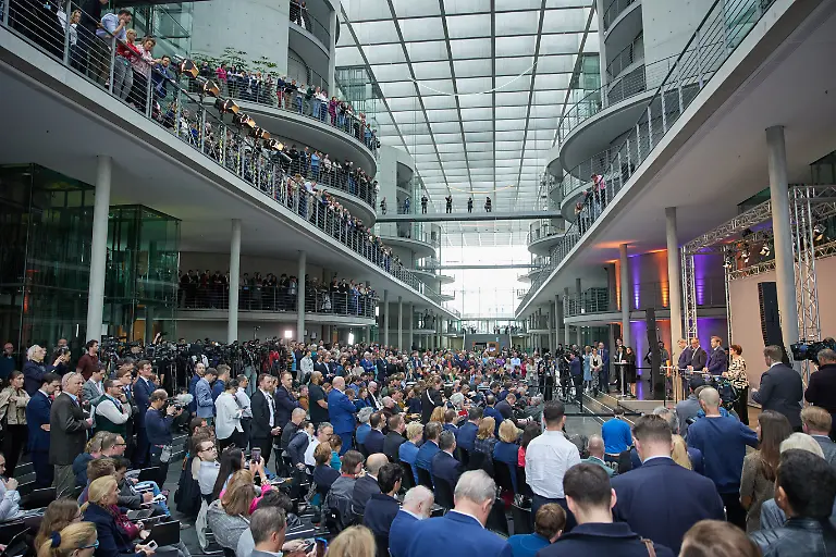 Markus-Soeder-l-r-CSU-Ministerpraesident-Bayern-Friedrich-Merz-CDU-Bundesvorsitzender-Lars-Klingbeil-SPD-Bundesvorsitzender-und-Saskia-Esken-SPD-Bundesvorsitzende-stellen-im-Rahmen-einer-Pressekonferenz-den-gemeinsamen-Koalitionsvertrag-vor