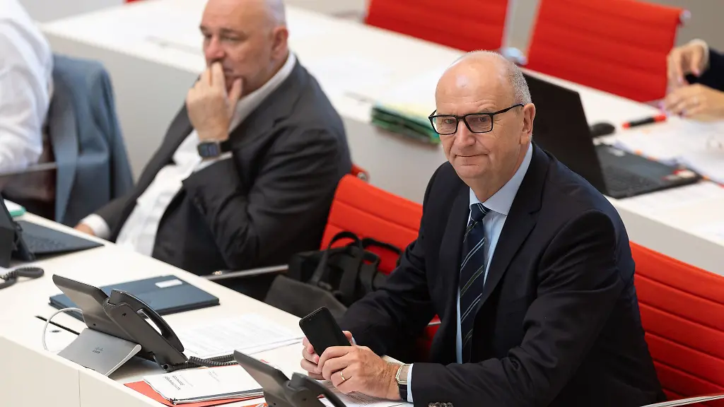 Wie-bewerten-die-Menschen-die-Arbeit-der-SPD-BSW-Regierung-in-Brandenburg-nach-einem-Jahr-Archivbild