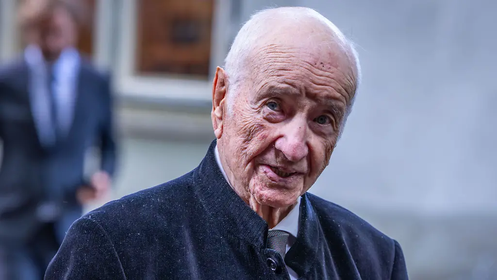 Der-Schauspieler-Armin-Mueller-Stahl-kommt-zum-Festakt-der-Stadt-Luebeck-zum-150-Geburtstag-von-Thomas-Mann