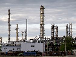 Riesige Fontäne: Große Mengen Öl treten bei Pipeline-Havarie in Brandenburg aus