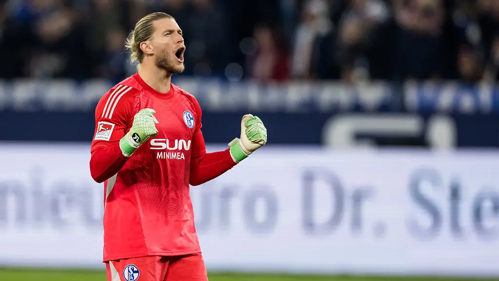Loris-Karius-FC-Schalke-04-1-bejubelt-das-1-0-durch-Finn-Porath-FC-Schalke-04-27-Tor-Torjubel-2-Fussball-Bundesliga-FC-Schalke-04-SpVgg-Greuther-F-rth-Gelsenkirchen-VELTINS-Arena-am-01-08-2025-DFL-REGULATIONS-PROHIBIT-ANY-USE-OF-PHOTOGRAPHS-AS-IMAGE-SEQUENCES-AND-OR-QUASI-VIDEO