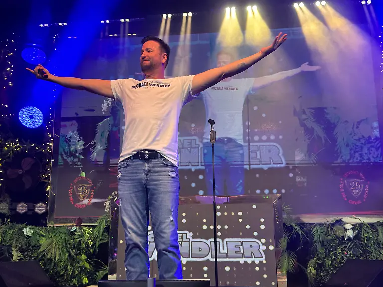Schlagersaenger-Michael-Wendler-tritt-im-Party-Komplex-Megapark-auf-Mallorca-auf-Michael-Wendler-steht-nach-langer-Pause-wieder-auf-der-Buehne-am-Ballermann
